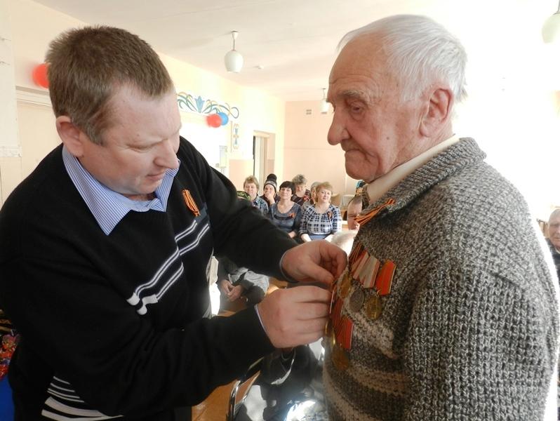 Фото В Аргаяшском районе ветераны получили медали «70 лет Победы в Великой Отечественной войне»