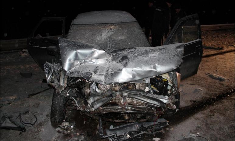 Фото В Усть-Катаве в аварии погибла 20-летняя автоледи из ЯНАО, три человека пострадали 