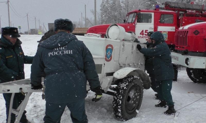 Фото Штормовое предупреждение в Челябинской области продлили еще на сутки. На трассе развернуты мобильные городки