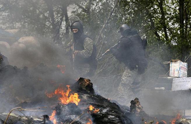 Фото Снаряды нацгвардии, обстреливающей Славянск, попадают в дома местных жителей