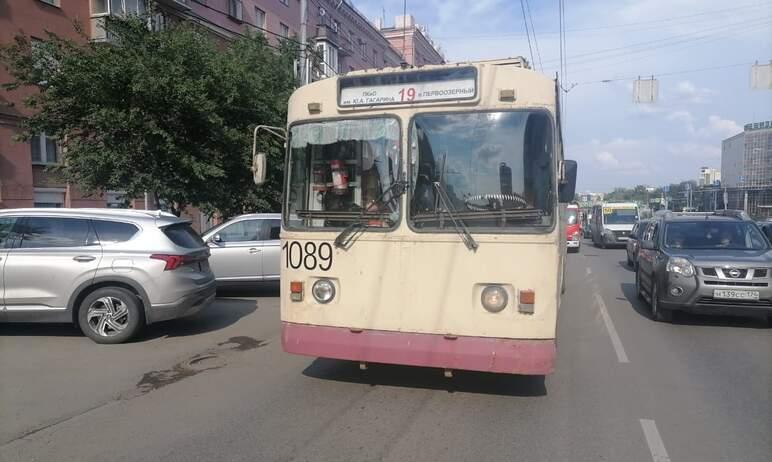 Фото В Челябинске в результате разгерметизации колеса 19-го троллейбуса пострадал пассажир