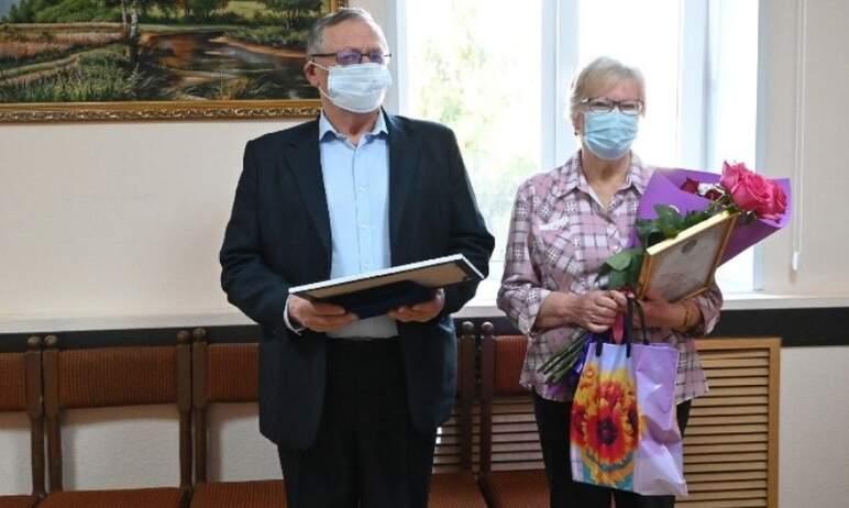 Фото В Челябинской области 65 семейных пар получили медали за любовь и верность друг другу