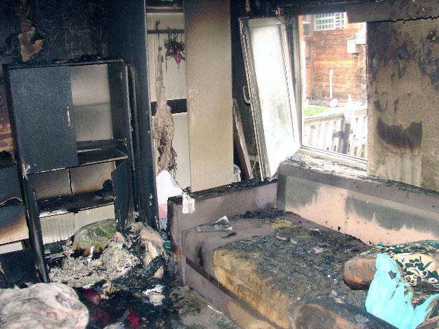 Фото В Златоусте в сгоревшем доме обнаружен труп избитого мужчины