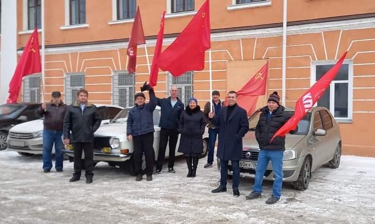 Фото Навстречу 100-летию СССР: новый автопробег и награждение провели члены КПРФ Челябинской области