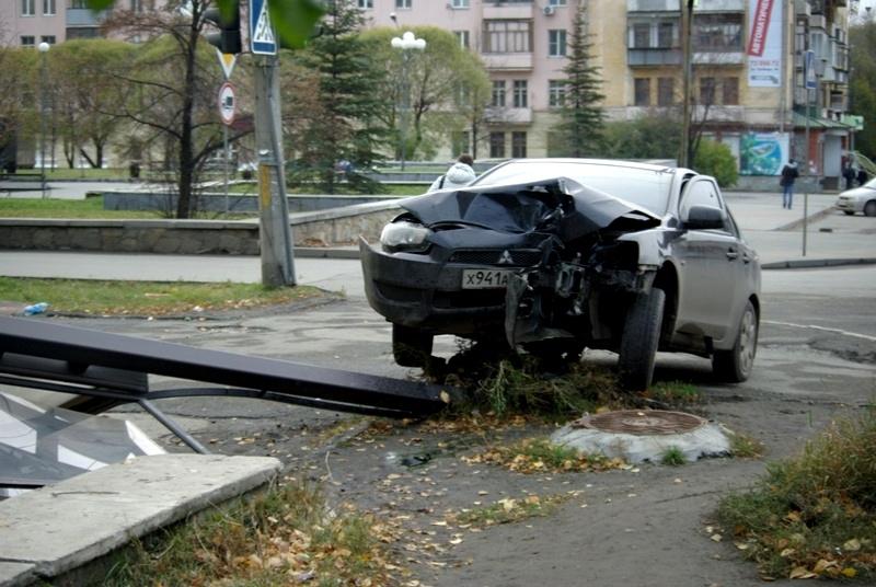 Фото Подробности утреннего ДТП: жертва челябинской рекламы