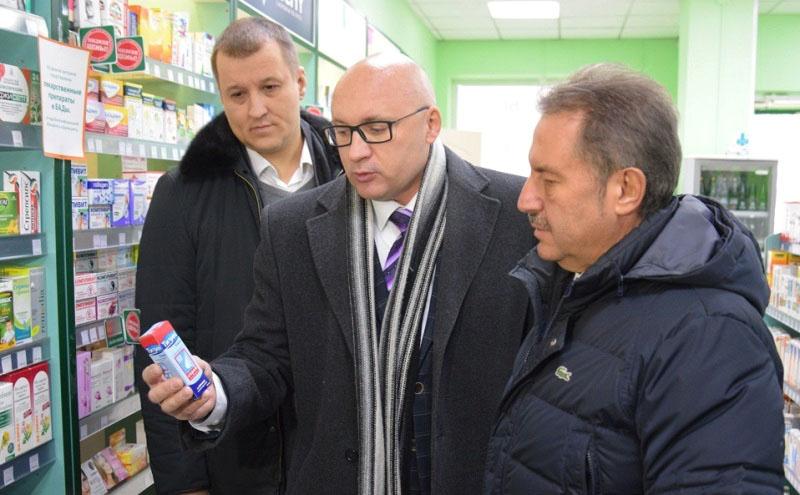 Фото Челябинские депутаты проверили аптеки перед эпидемией гриппа