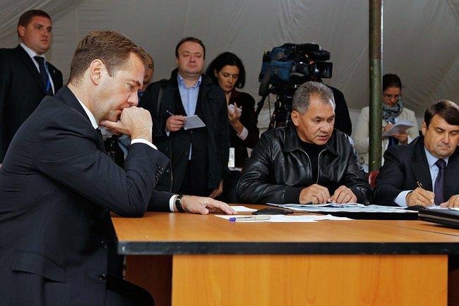 Фото Дмитрий Медведев почтил память погибших в авиакатастрофе и дал ряд поручений (видео трагедии)