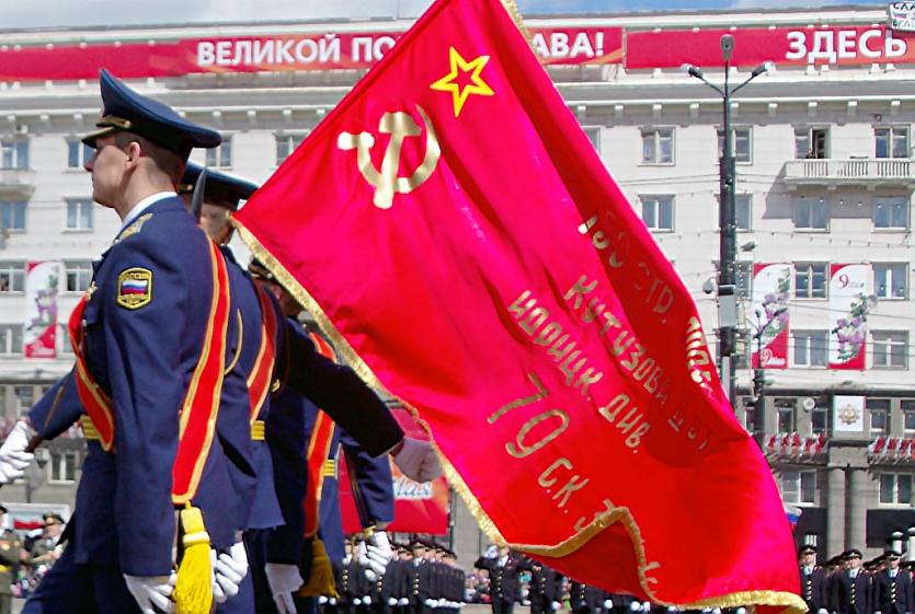 Фото Челябинские коммунисты добиваются принятия законов о детях войны и копии знамени Победы