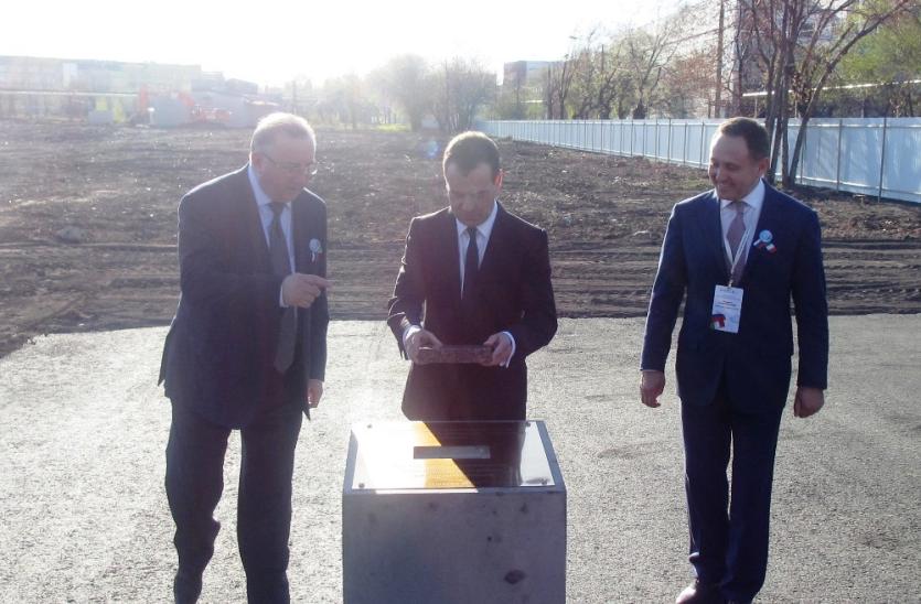 Фото Путин откроет завод в Челябинске, к которому приложил руку Медведев