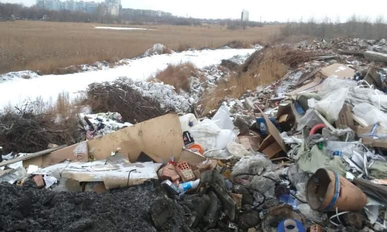 Фото В Челябинске на улице Линейной обнаружена гигантская свалка строительного и бытового мусора