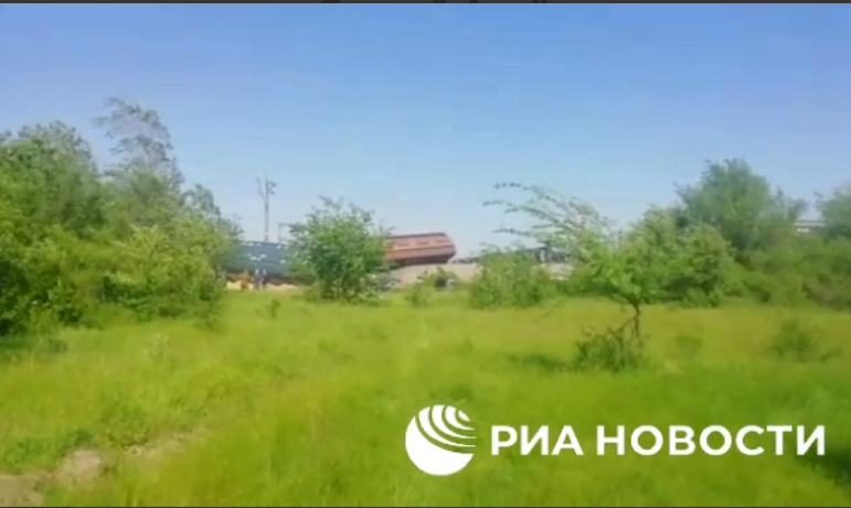 Фото В Крыму сошел с рельсов грузовой поезд с зерном