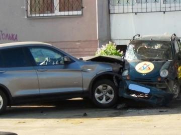 Фото Пьяная автоледи из Южноуральска «собрала» на парковке четыре автомобиля