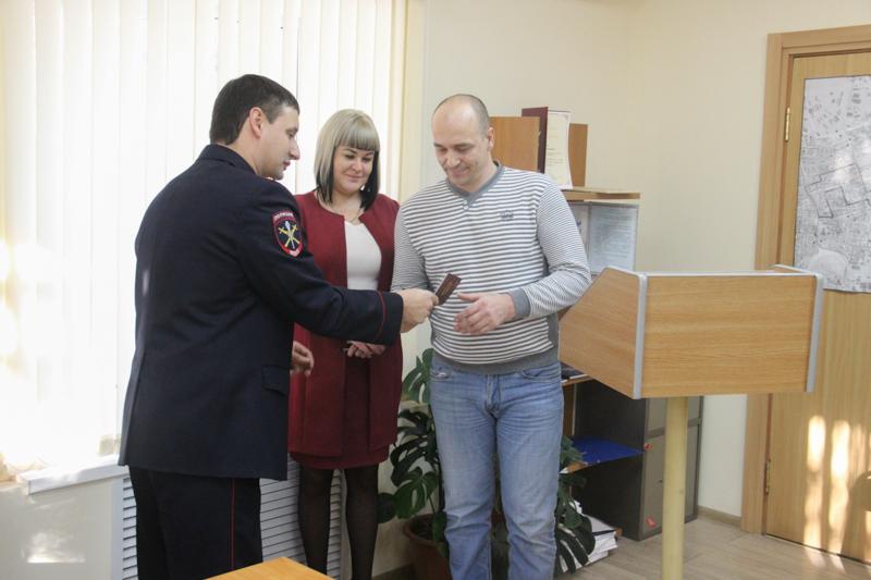 Фото В Челябинске иностранцы приняли присягу и получили паспорта граждан России