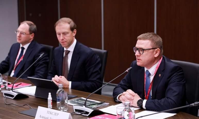 Фото «Иннопром-2022»: Текслер предложил Мантурову расширить сеть торговых представительств России в Африке