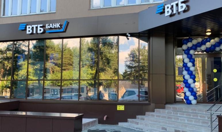 Фото ВТБ открыл первый офис нового формата в Челябинске