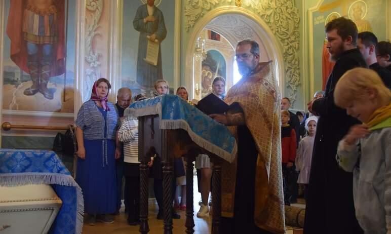 Фото В храмах Челябинской епархии проходят молебны на начало учебного года
