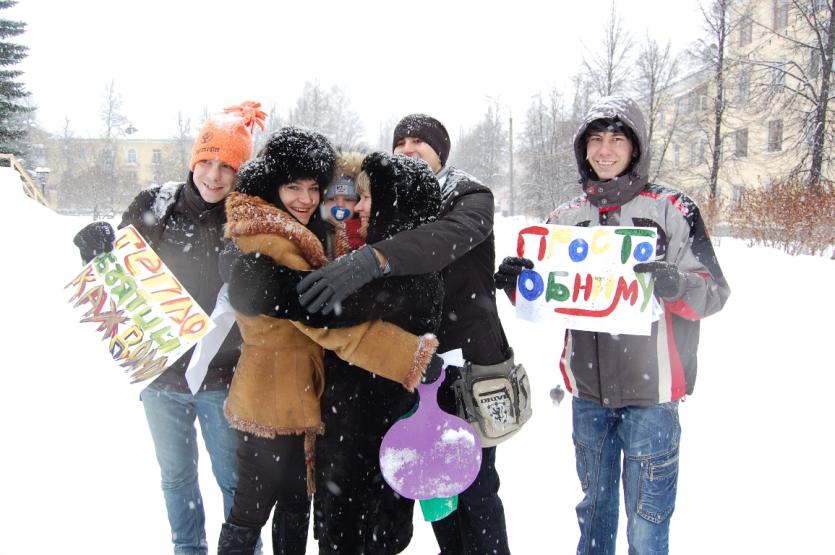 Фото В Аше провели репетицию Всемирного дня объятий 