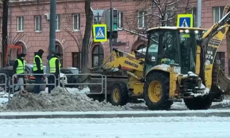 Фото Работы по укладке асфальта на улице Цвиллинга в снег оплачены не будут