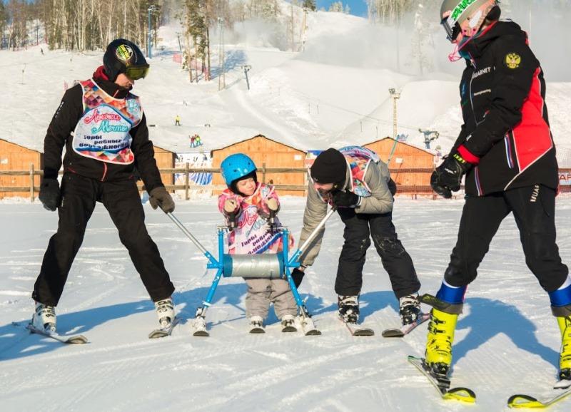 Фото В «Солнечной долине» сборники покатались на горных лыжах с «особенными» детьми