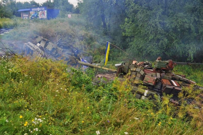 Фото Киев бросил свою армию: трупы, которые не сожгли правосеки, гниют в полях, а раненым украинским военным оказывают медпомощь в России