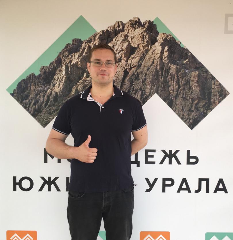 Фото Максим Худорожков приводит машинку в действие силой мысли