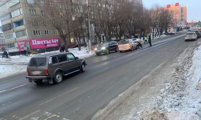 Фото В Челябинске шестилетний ребенок попал под машину