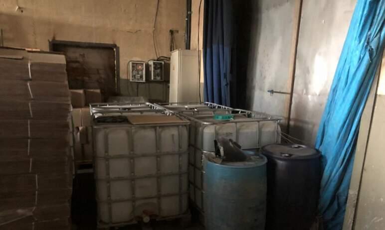 Фото В Копейске будут судить организаторов подпольного алкогольного цеха, чью деятельность пресекли сотрудники ФБС и полиции