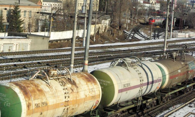 Фото В Челябинске грузовой поезд насмерть сбил женщину