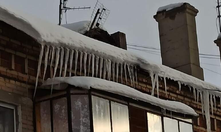 Фото Жители Челябинска могут пожаловаться на сосульки на горячую линию