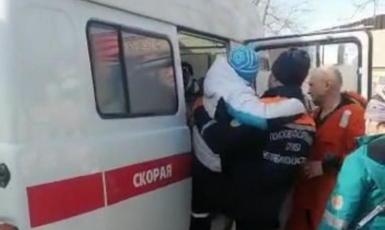Фото В Златоусте женщина провалилась под лед из-за своей беспечности