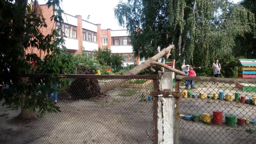 Фото В шахтерском Копейске устраняют последствия стихии