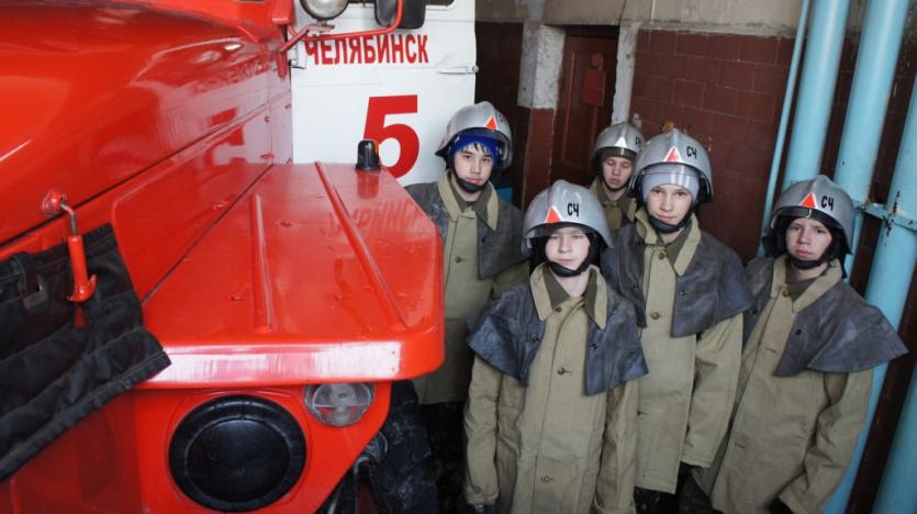 Фото Кадеты из Челябинска примерили на себя роль пожарных