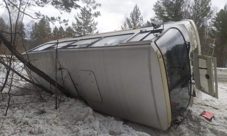 Фото В Верхнем Уфалее перевернулся пассажирский автобус, есть пострадавшие