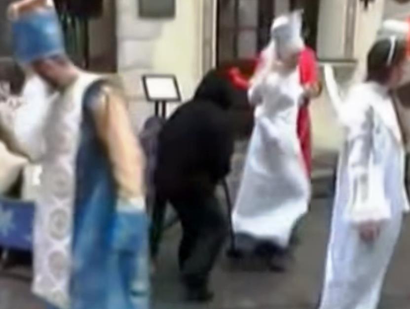 Фото Жертвами новых европейских ценностей на Украине стали Дед Мороз и Снегурочка, их должны заменить Санта Клаус, черт и ангел