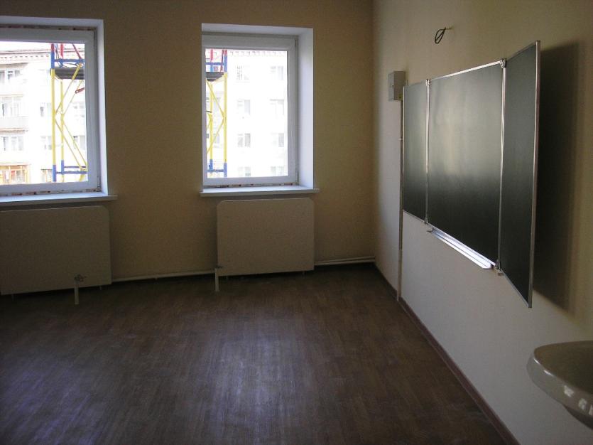 Фото В Златоусте школьники мерзли в кабинетах, где оконные проемы затянуты  полиэтиленом