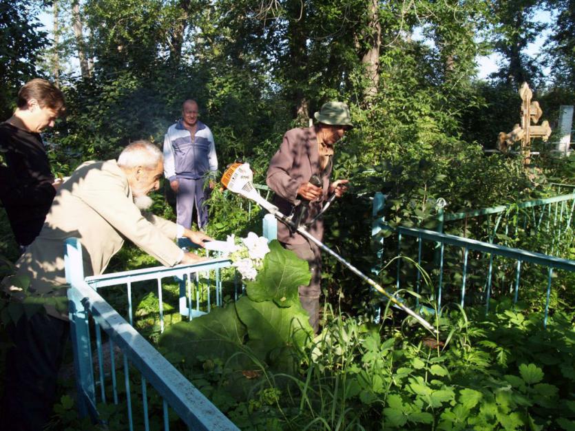 Фото В Челябинской области не зарастает народная тропа к могиле соратника Чапаева - Петьки-ординарцу