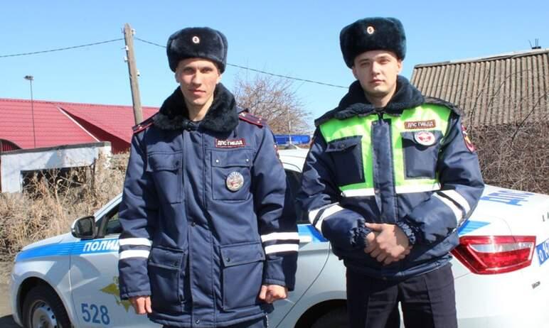 Фото Полицейские Троицка спасли семью с двумя детьми от пожара