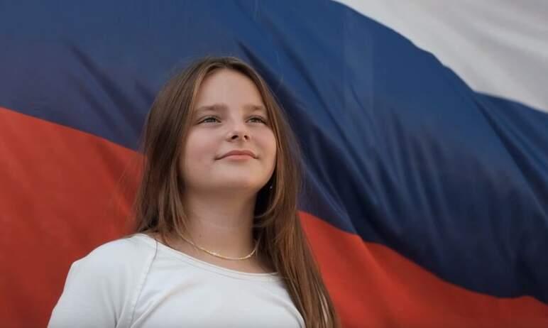 Фото Дочка полицейского из Челябинска перепела песню «Я русский, и мне повезло»!