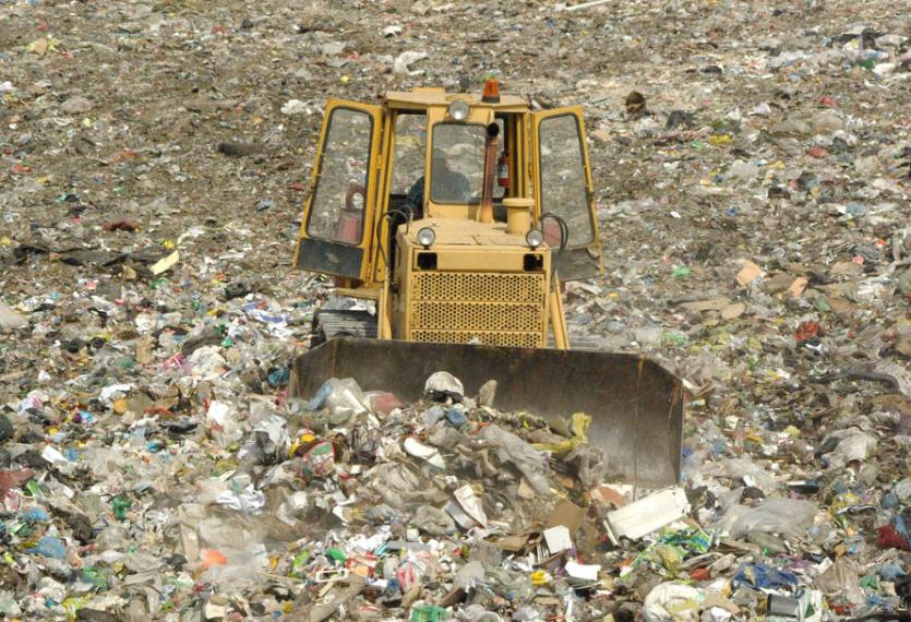 Фото Южноуральцы усомнились в обоснованности повышения тарифов на вывоз отходов 