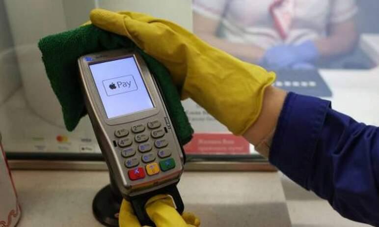 Фото Россияне не смогут расплатиться за границей картами пяти банков. Apple Pay и Google Pay для них тоже отключат