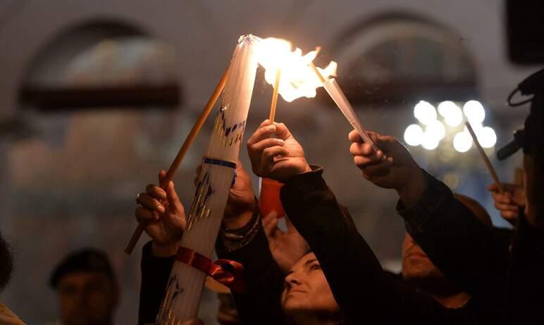 Фото В Пасху верующие Челябинска смогут получить частицу Благодатного огня из Иерусалима
