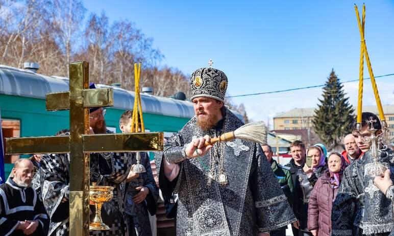 Фото Правящий архиерей освятил купол и крест Табынского храма в Челябинске