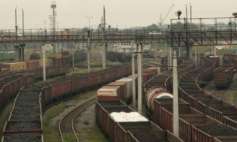 Фото В Челябинской области поезд столкнулся с бульдозером, произошел сход вагонов