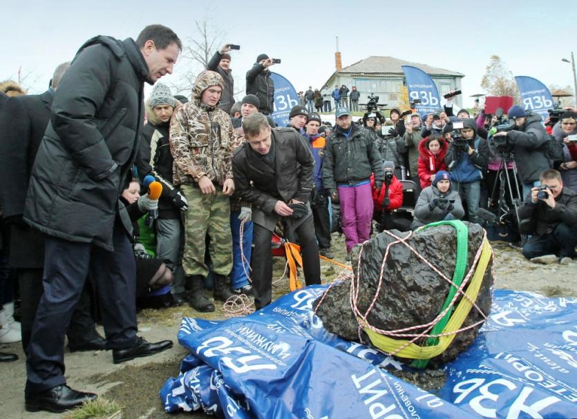 Фото Операция по подъему метеорита со дна озера Чебаркуль обошлась в 1,6 миллиона рублей