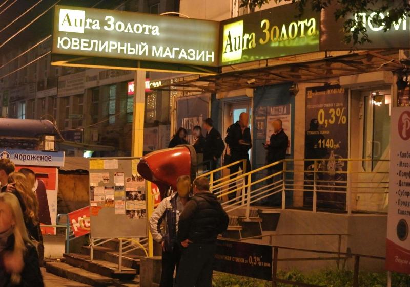 Фото В Челябинске ограблен ювелирный магазин