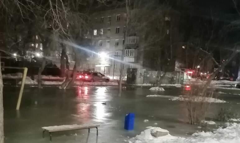 Фото Потоп в Копейске случился из-за ночного порыва трубопровода