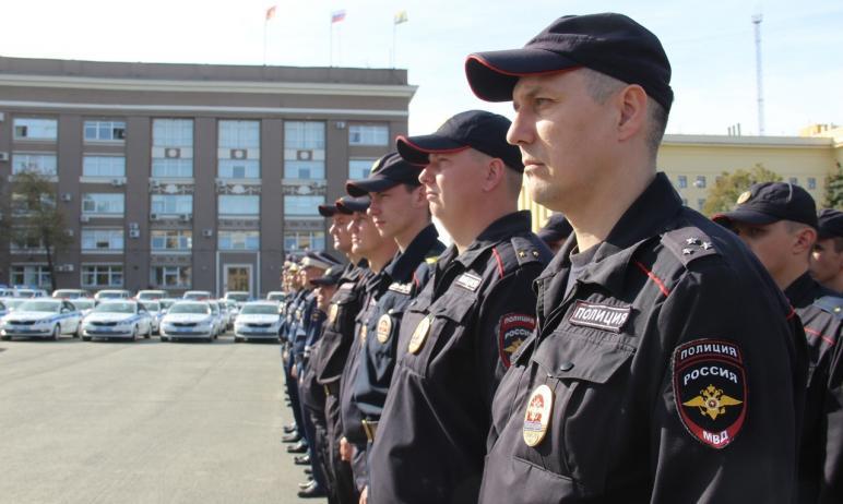 Фото В Челябинске места массового скопления людей контролируют наряды полиции