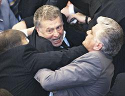 Фото Скандал в российском парламенте: Жириновский пытался подраться с единороссами 