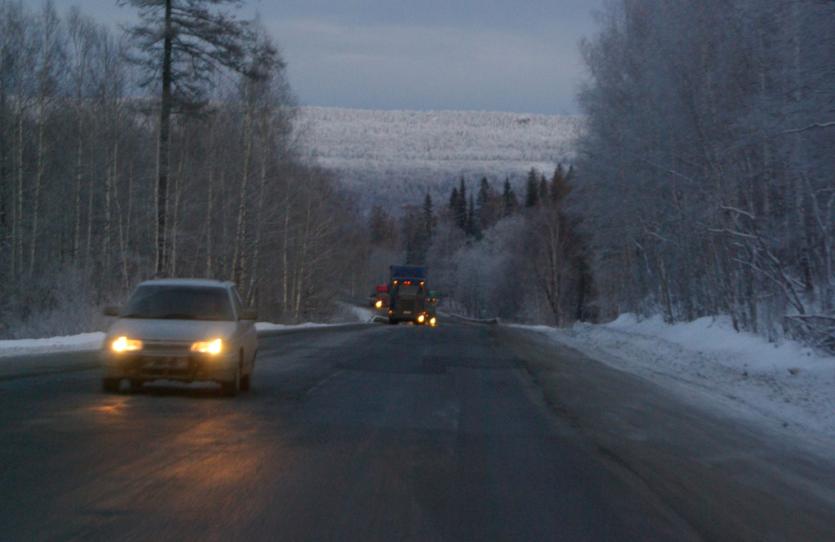 Фото Сильный снегопад затруднил движение на дорогах Челябинской области