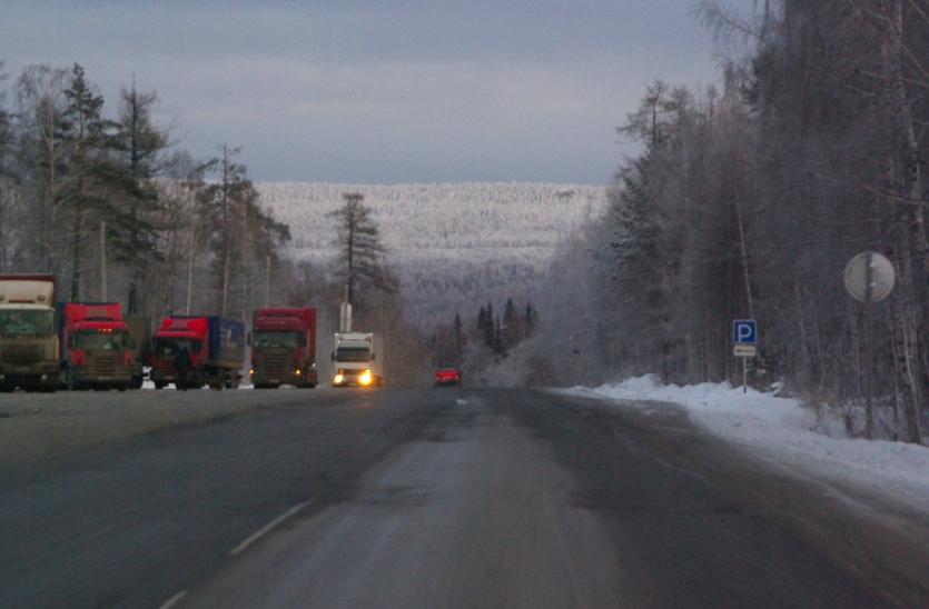 Фото На федеральных трассах заторов нет, но снег продолжает идти